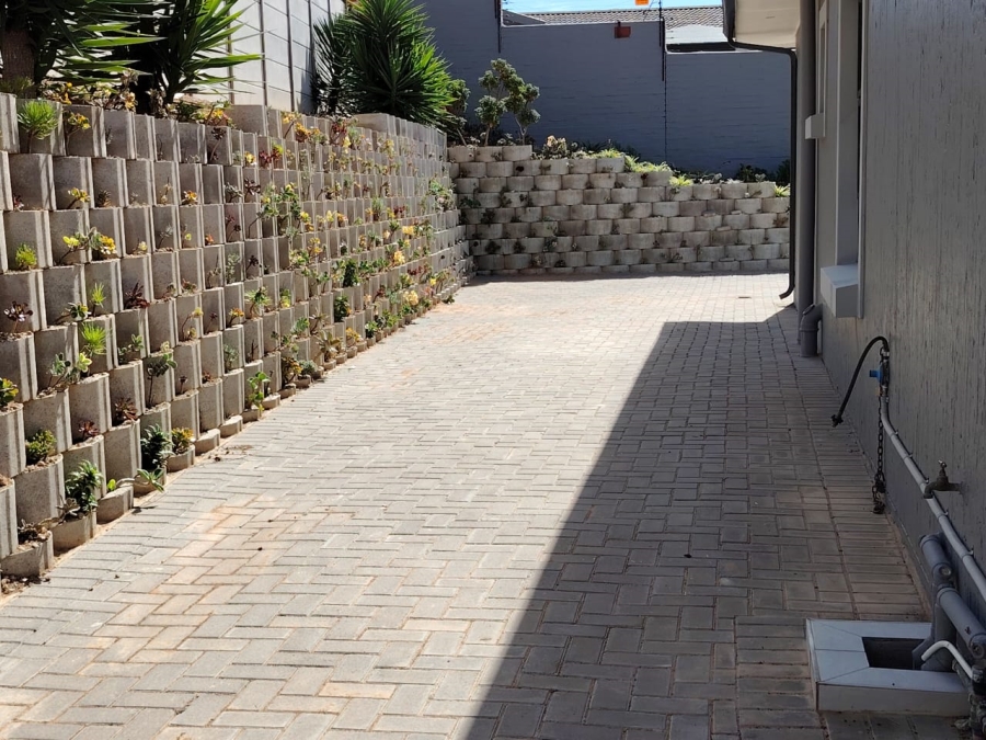 4 Bedroom Property for Sale in Island View Western Cape